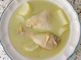 Caldo de pollo 🍗🥔en tomate verde con papas