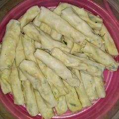 A picture of Cheese corn cigar rolls.