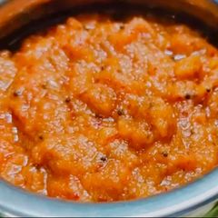 A picture of Garlic Chutney/Poondu Chutney.