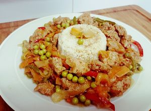 Una foto de Corona de verduras y guisantes al lemon grass