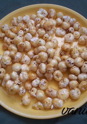 A picture of Sweet Makhana/lotus seeds.