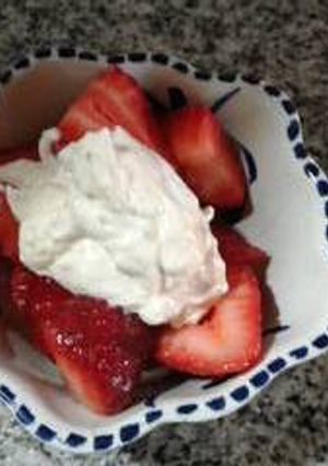 Una foto de Frutillas con falsa crema