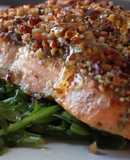 Salmão ao Forno com Crosta de Nozes e Ervas