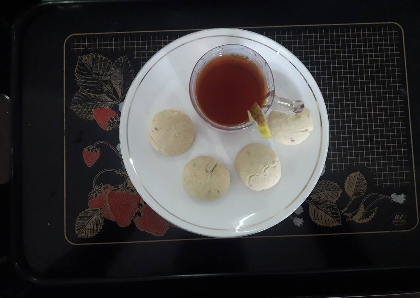 Sooji cookies with lemon tea