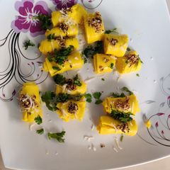 A picture of Khandvi.