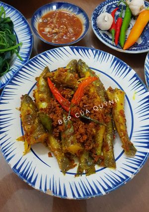Hình của món Cá bống kho khô với nghệ.