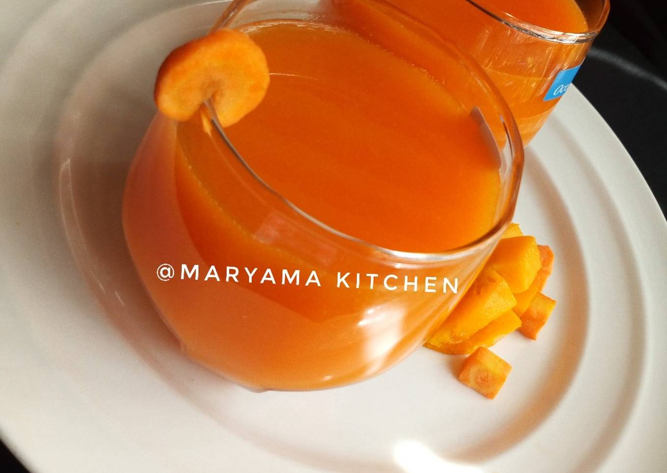 Mixed fruit juice(carrot,mango,ginger)
