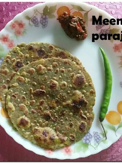बथुए का थेपला (Bathuye ka thepla recipe in hindi) रेसिपी मुख्य फोटो