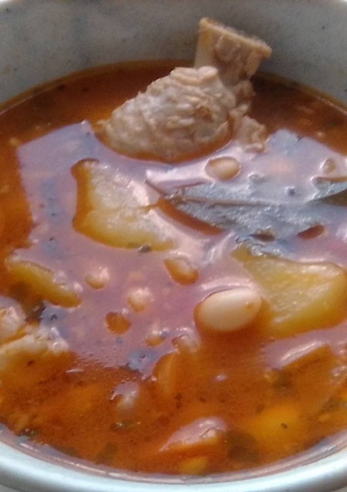 Квасолька з м'ясом і картоплею