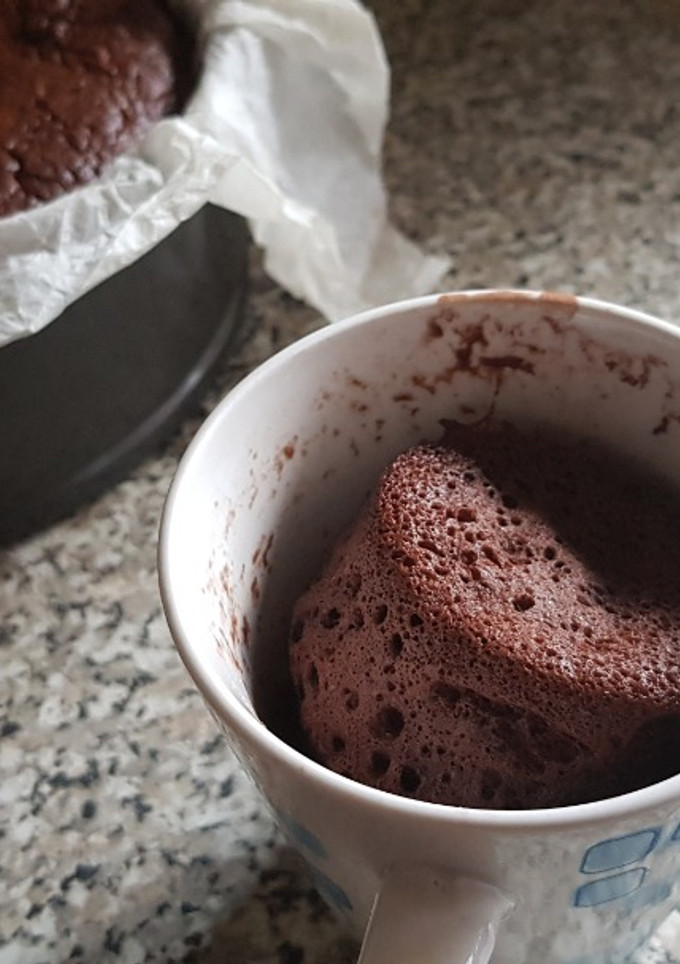 Una foto de Mug cake de Chocolate (con masa sobrante de bizcocho)