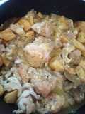 Pollo a la provenzal con papas y champiñones