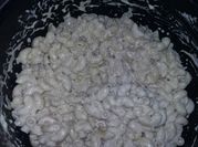 Una foto de pasta blanca con mozzarella