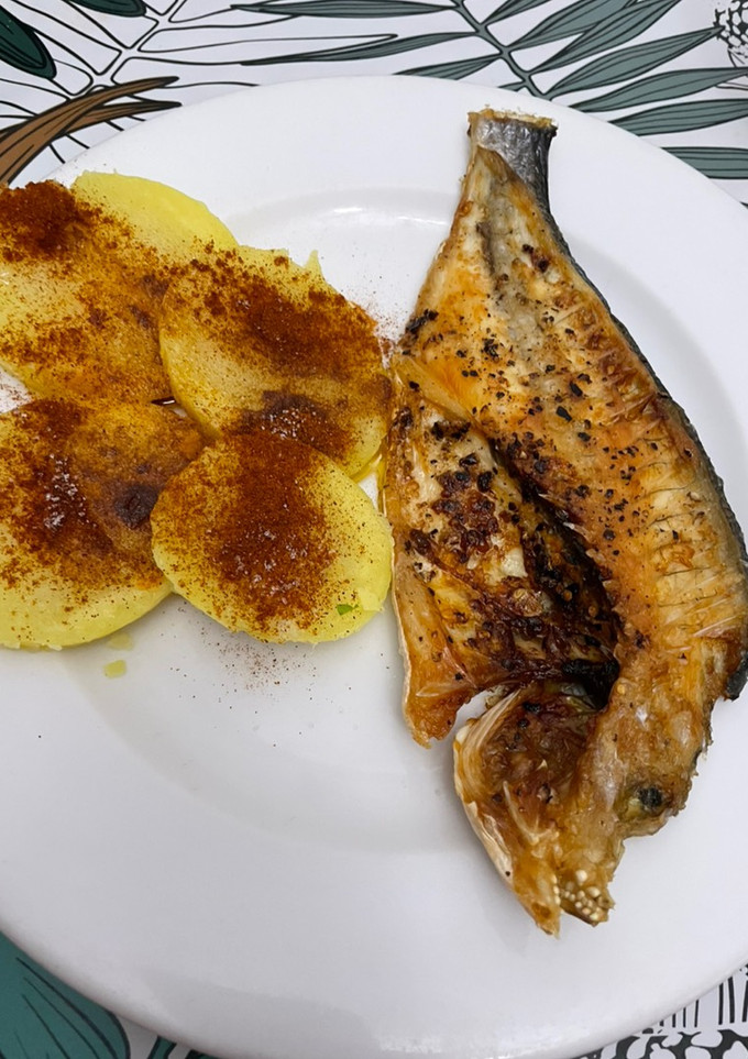 Una foto de Dorada con patatas