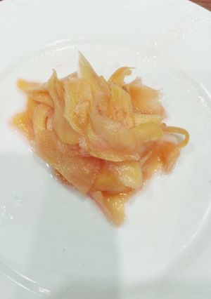 Hình của món Gừng muối dấm hồng (ăn kèm với sushi).