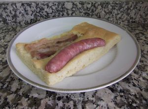 Foto principal de Coca salada de longaniza y panceta