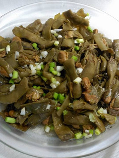 Una foto de Ensalada de habitas tiernas