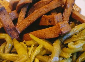 Foto di Seitan Marinato con Verdure e Maionese Senza Uova
