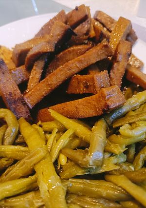 Foto di Seitan Marinato con Verdure e Maionese Senza Uova