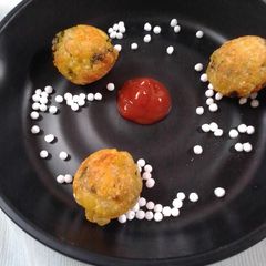 A picture of Potato sabudana balls.