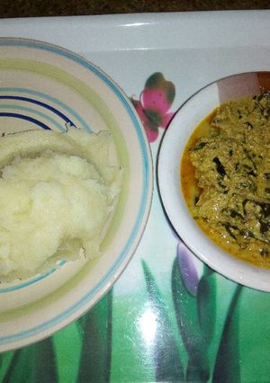A picture of Semovita and egusi soup.