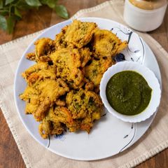 A picture of Vegetable Bhajiya.
