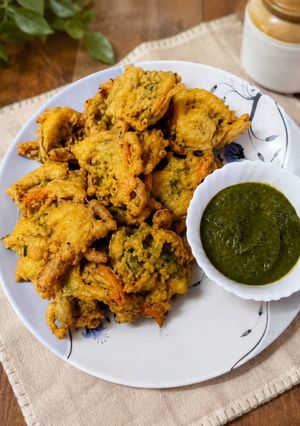 A picture of Vegetable Bhajiya.