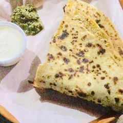A picture of Aloo paratha.