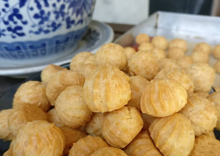 Recipe of Award-winning Mini Crispy Cheese Choux