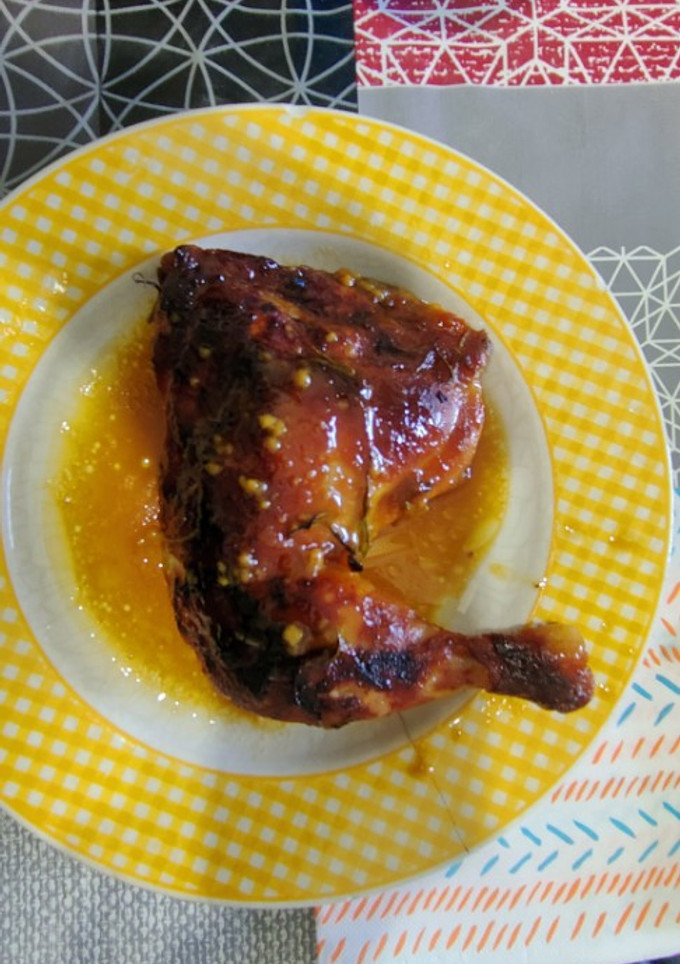 Una foto de Pollo asado con salsa de mostaza y miel