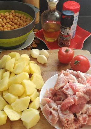 Foto principal de Potaje de cabrito, garbanzos y patatas