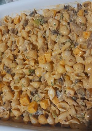 A picture of Chicken and mushroom pasta salad.