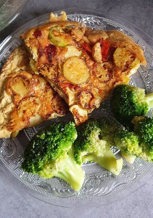 Une photo de Omelette courgette et tomates cerise