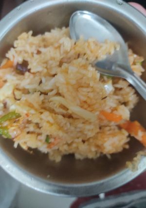 સેઝવાન પુલાવ (Schezwan Pulao Recipe In Gujarati) રેસીપી મુખ્ય ફોટો