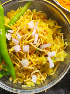 ઇન્દોરી પૌંઆ રેસીપી મુખ્ય ફોટો