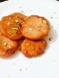 A picture of Vanilla flavor gulgule.