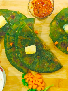 સ્ટફ પાલક પનીર પરાઠા (Stuffed palak paneer Paratha) રેસીપી મુખ્ય ફોટો