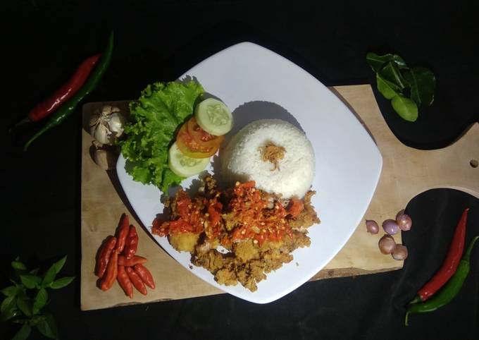 Ayam geprek sambal bawang