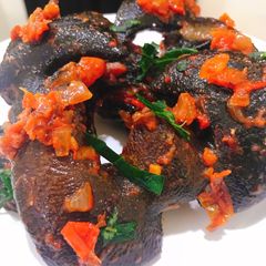 A picture of Spicy fried snail in sauce.