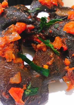 A picture of Spicy fried snail in sauce.