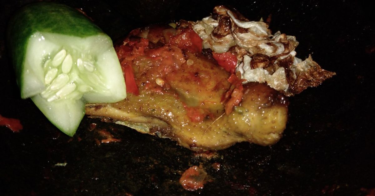 Ayam penyet sambal terasi