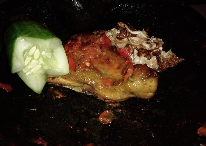 Ayam penyet sambal terasi