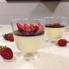 Panna cotta (italian dessert) রেসিপির প্রধান ছবি