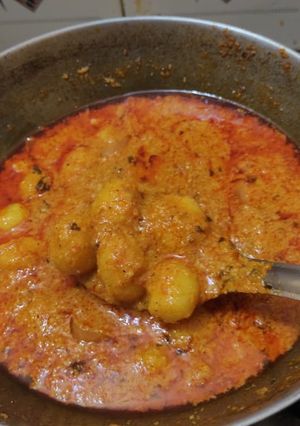 दम आलू (Dum Aloo Recipe In Marathi) रेसिपी चे मुख्य फोटो 