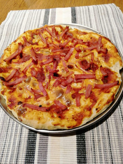 A picture of My version of Hawaiian Pizza.
