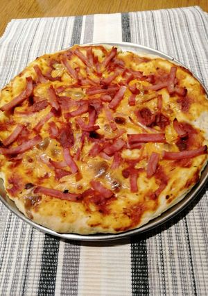 A picture of My version of Hawaiian Pizza.
