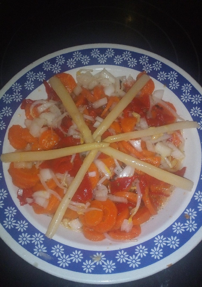 Una foto de Zanahorias aliñadas con pimientos del piquillo