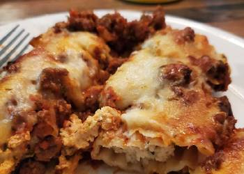 How to Prepare Delicious Stuffed Manicotti with Meat Sauce