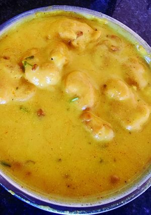 A picture of Fulori Kadhi (UP style Pakoda Kadhi).