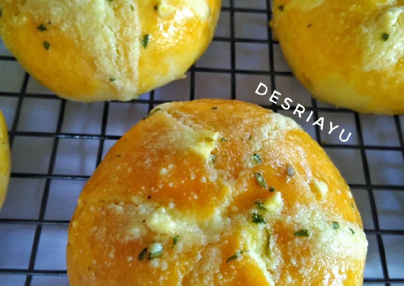 Korean Cream Cheese Garlic Bread