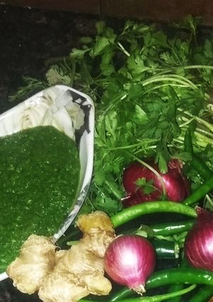 A picture of Green chutney.